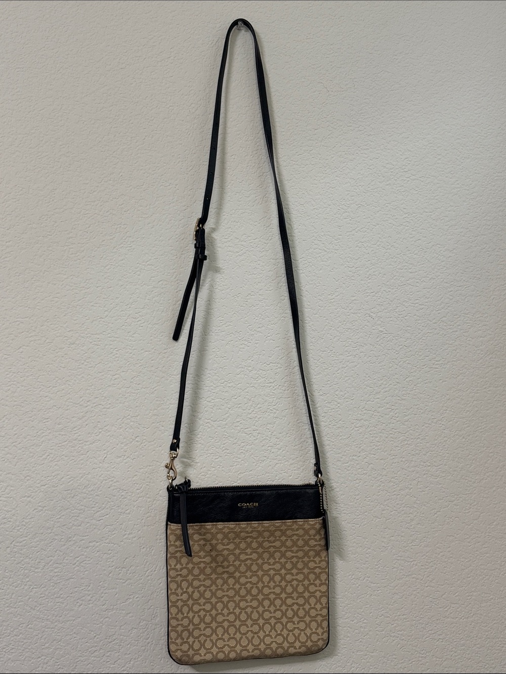 Coach Signature Canvas Crossbody Bag Black Leather Trim Gold Hardware - Picture 1 of 15